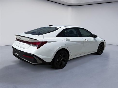 New 2026 Hyundai Elantra SEL Sport FWD image 5