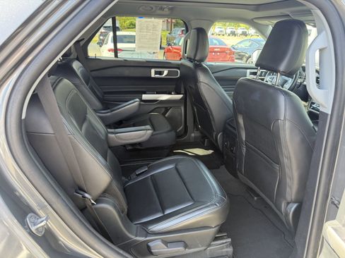 Certified 2022 Ford Explorer XLT w/ Equipment Group 202A image 12