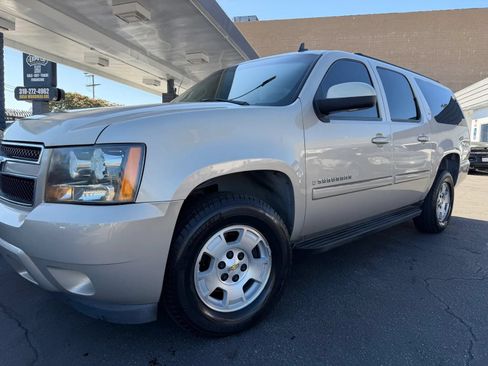 Used 2007 Chevrolet Suburban LT w/ LT Preferred Equipment Group AWD/4WD image 6