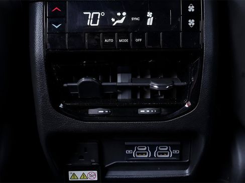 Used 2024 Jeep Grand Cherokee L Laredo image 51