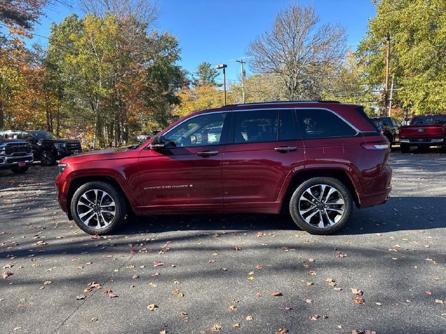 Used 2023 Jeep Grand Cherokee Overland w/ Luxury Tech Group IV AWD/4WD image 18