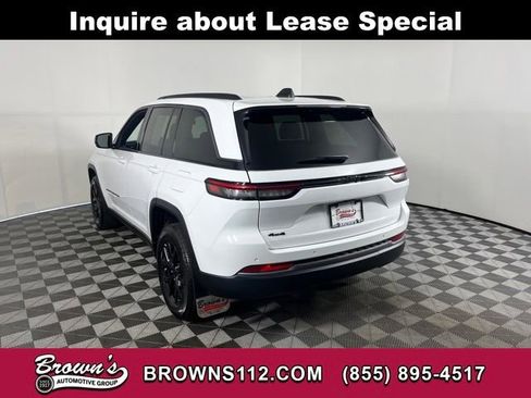 Used 2026 Jeep Grand Cherokee Altitude AWD/4WD image 5