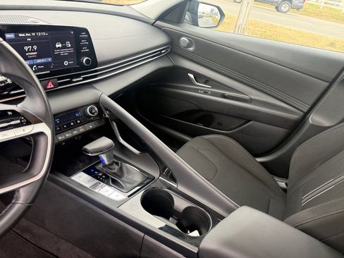Used 2021 Hyundai Elantra SEL w/ Convenience Package image 12