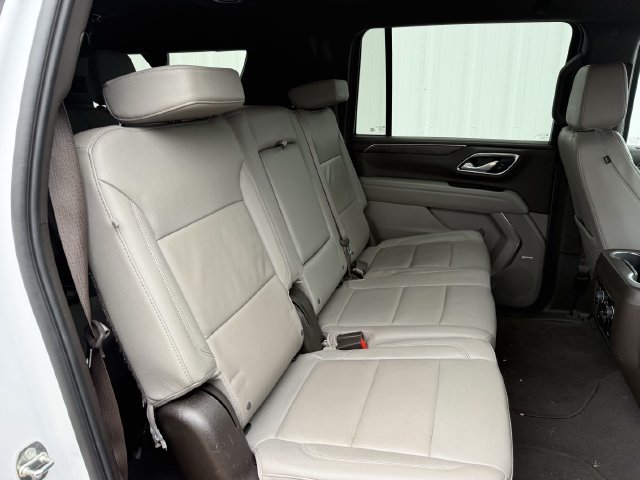 Used 2024 Chevrolet Suburban LT RWD image 31
