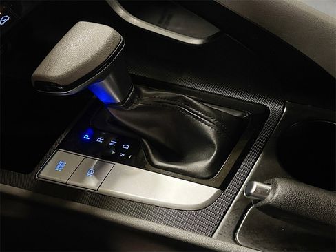 Used 2022 Hyundai Elantra SEL image 18