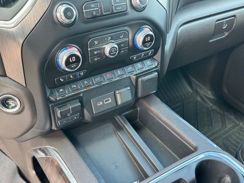 Used 2021 GMC Sierra 1500 Denali w/ Denali Ultimate Package AWD/4WD image 24