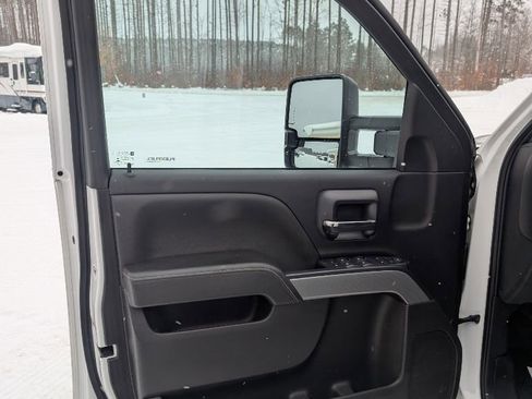 Used 2018 Chevrolet Silverado 1500 LT w/ Redline Edition image 11