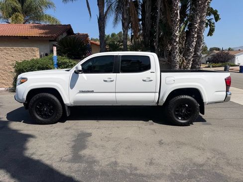 Used 2021 Toyota Tacoma SR5 RWD image 9