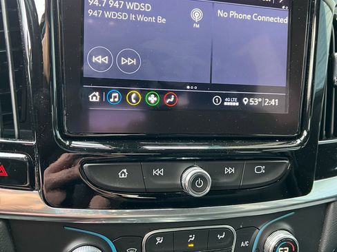 Used 2020 Chevrolet Traverse LT image 14