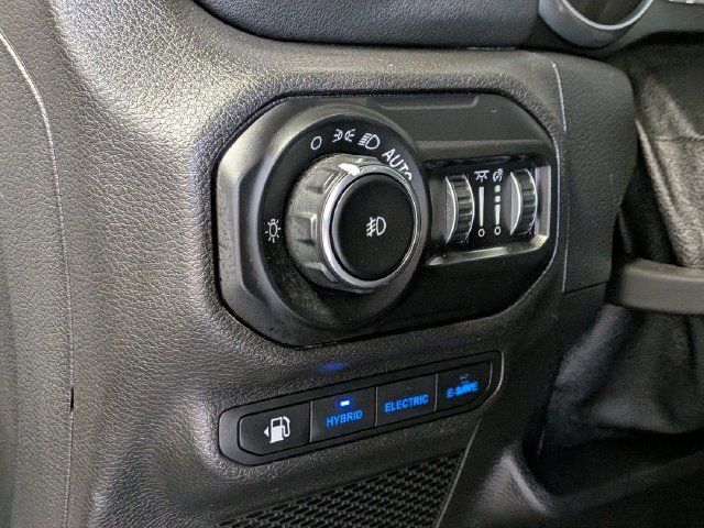 Used 2021 Jeep Wrangler Unlimited Rubicon 4xe AWD/4WD image 9
