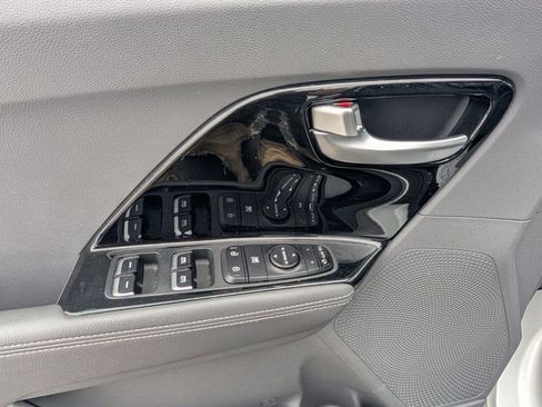 Used 2019 Kia Niro EX image 24