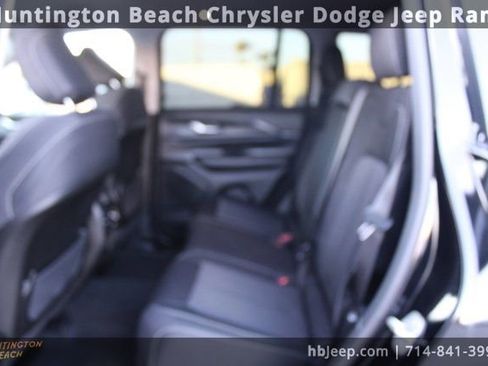 Used 2023 Jeep Grand Cherokee Laredo image 36
