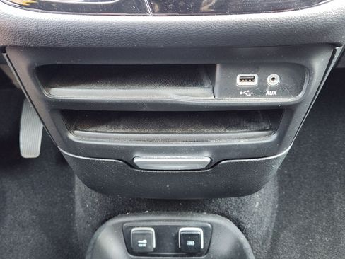 Used 2020 Chrysler Pacifica Touring w/ S Appearance Package FWD image 25