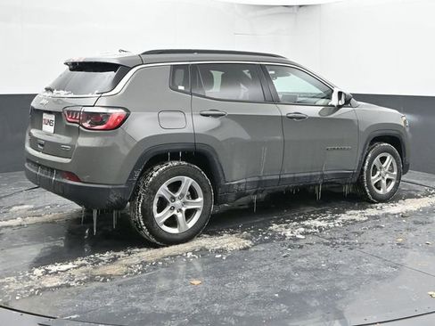 Used 2024 Jeep Compass Latitude image 11