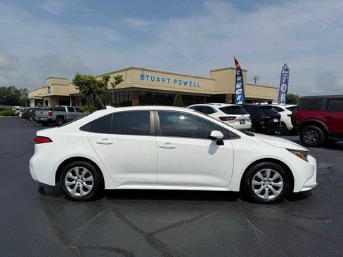 Used 2021 Toyota Corolla LE image 17