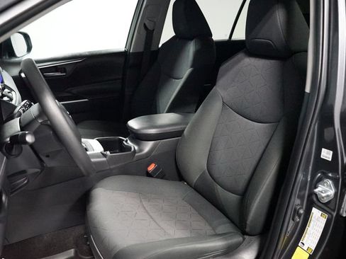 Certified 2023 Toyota RAV4 XLE FWD image 27