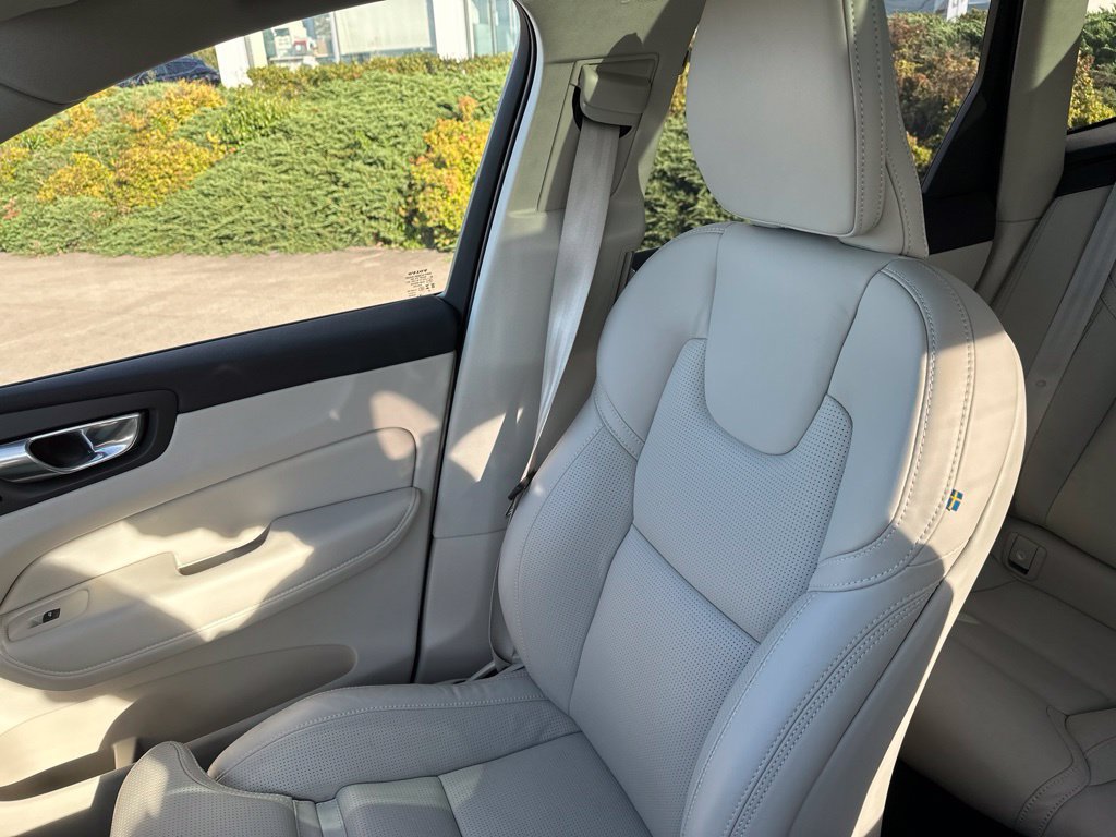 Certified 2026 Volvo XC60 B5 Ultra AWD/4WD image 21