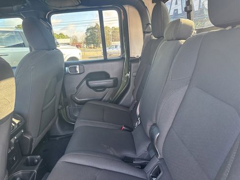 Used 2023 Jeep Gladiator Sport image 12