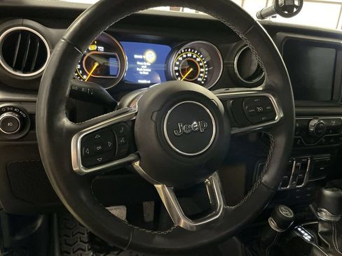 Used 2018 Jeep Wrangler Unlimited Sahara AWD/4WD image 16