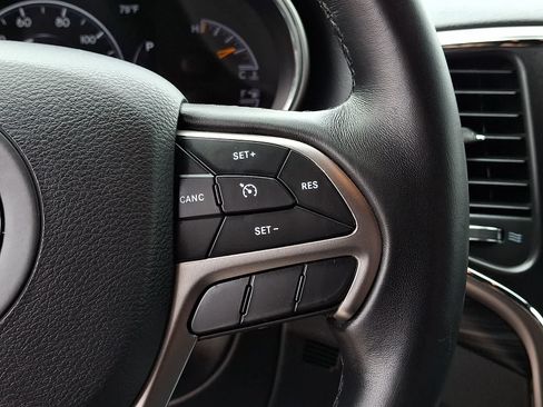 Used 2019 Jeep Grand Cherokee Laredo AWD/4WD image 24