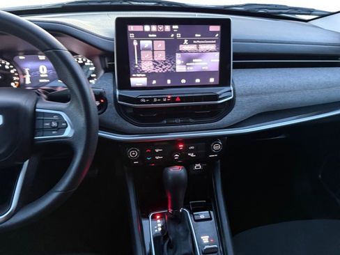 Used 2022 Jeep Compass Sport image 15