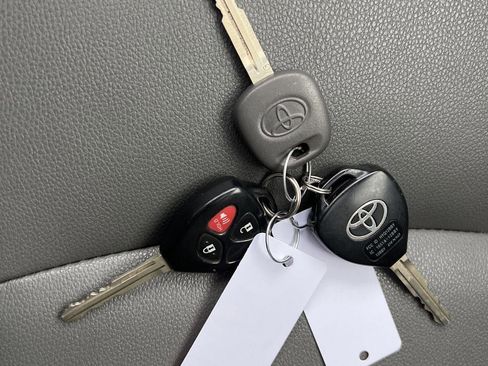 Used 2017 Toyota 4Runner SR5 Premium image 17