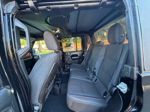 Used 2022 Jeep Gladiator Rubicon AWD/4WD image 14