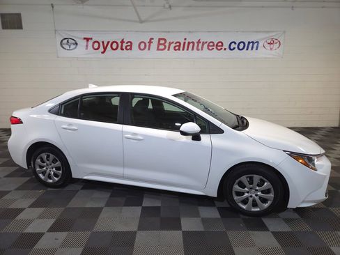 Certified 2023 Toyota Corolla LE image 1