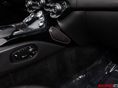 Used 2022 Aston Martin V8 Vantage Roadster image 36