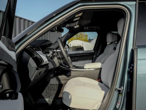 New 2025 Land Rover Range Rover Sport SE image 10