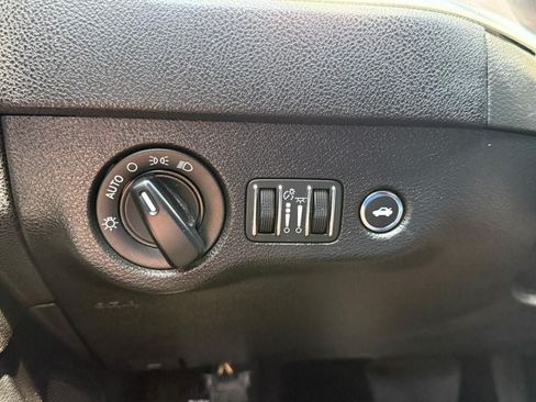 Used 2020 Dodge Charger SXT w/ Leather Interior Group RWD image 18