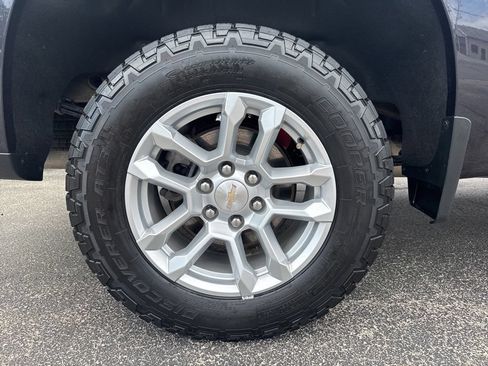 Used 2023 Chevrolet Silverado 1500 LT w/ Z71 Off-Road Package AWD/4WD image 10