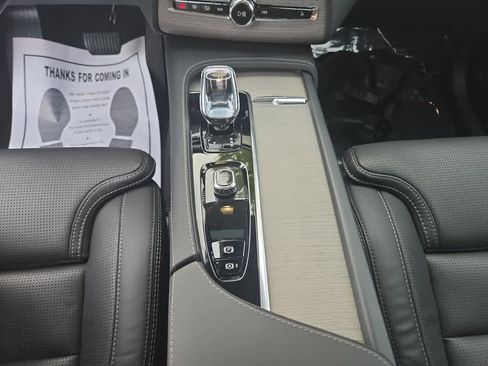 Used 2025 Volvo XC90 T8 Ultra w/ Protection Package Premier image 19