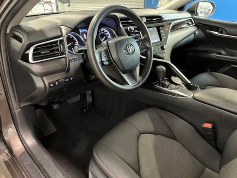 Used 2018 Toyota Camry LE FWD image 19
