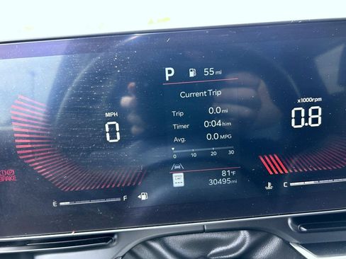 Used 2025 Kia Carnival FWD image 15