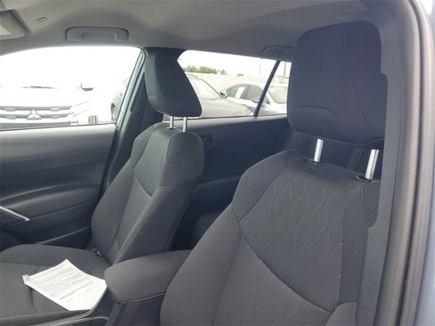 Used 2024 Toyota Corolla Cross LE image 18