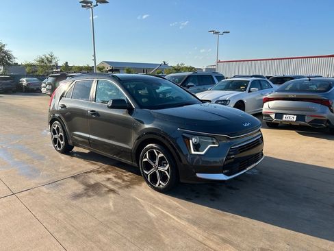 Used 2023 Kia Niro EX Touring FWD image 4