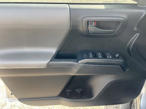Used 2022 Toyota Tacoma SR image 18