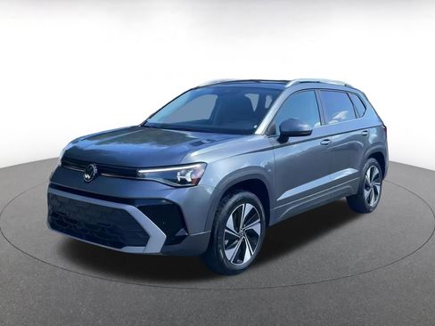 Used 2025 Volkswagen Taos SE image 4