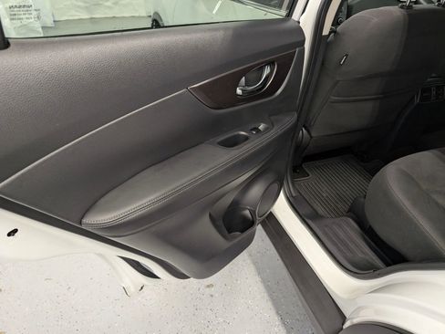 Used 2016 Nissan Rogue S w/ Appearance Package image 26