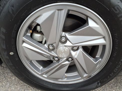 Used 2025 Hyundai Elantra SE FWD image 11