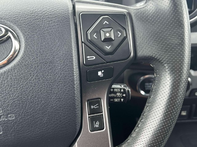 Used 2018 Toyota Tacoma TRD Sport AWD/4WD image 24