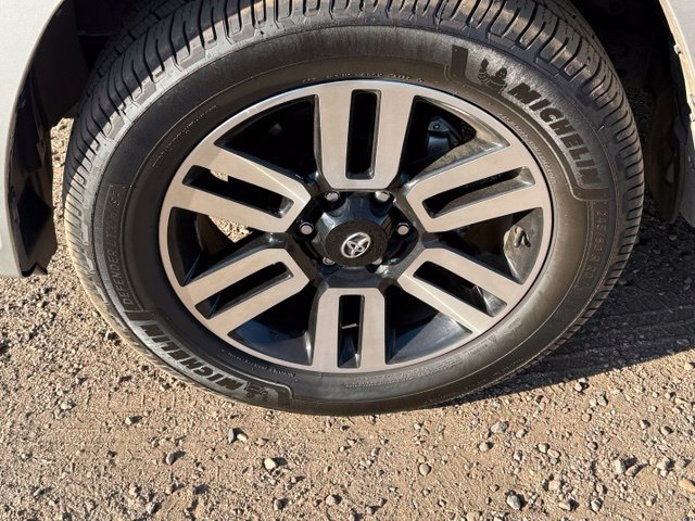 Used 2022 Toyota 4Runner Limited AWD/4WD image 10