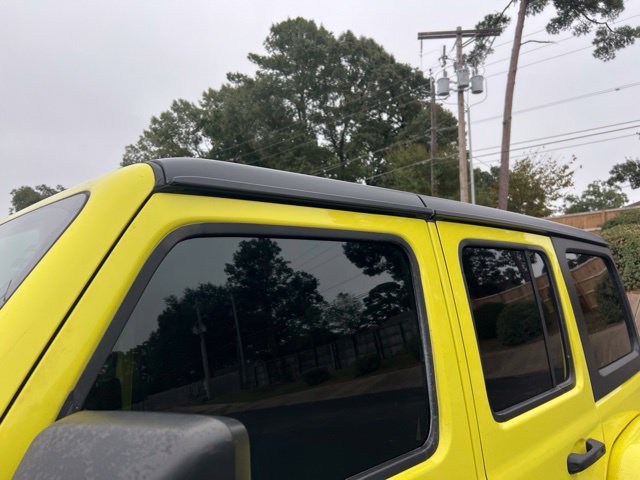 Used 2023 Jeep Wrangler Unlimited Rubicon w/ Cold Weather Group AWD/4WD image 8