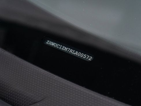 Used 2024 Lamborghini Revuelto image 41