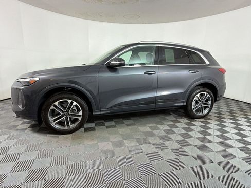 Certified 2025 Audi Q5 Premium w/ Convenience Package AWD/4WD image 2