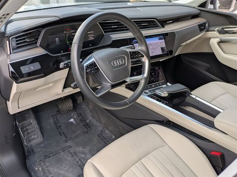 Used 2024 Audi Q8 e-tron Premium image 15