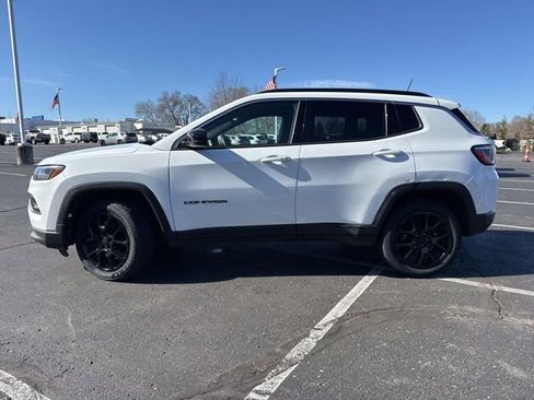 Used 2023 Jeep Compass Latitude image 8
