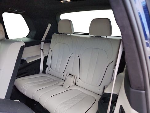 Used 2025 BMW X7 M60i image 23