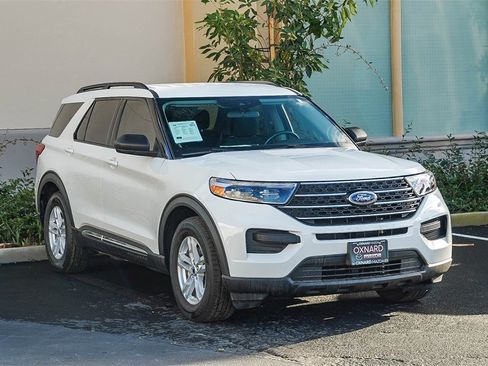 Used 2023 Ford Explorer XLT image 3